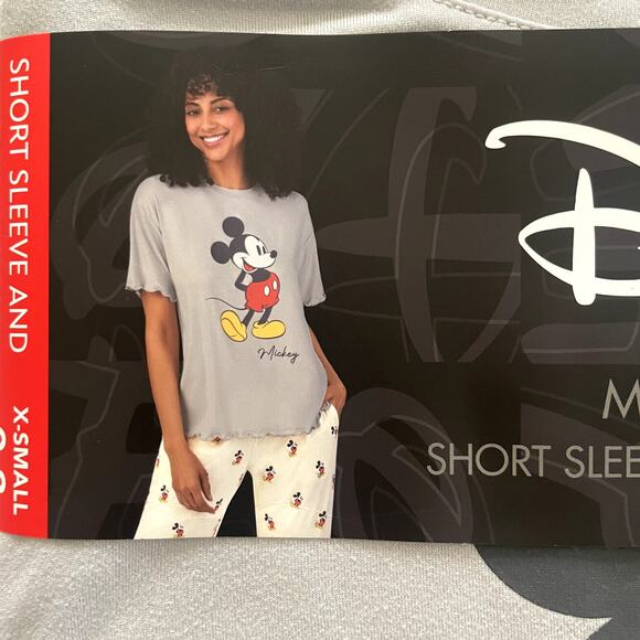 Disney Mickey Mouse NWT Women's Pajama Set XS - Picture 1 of 4